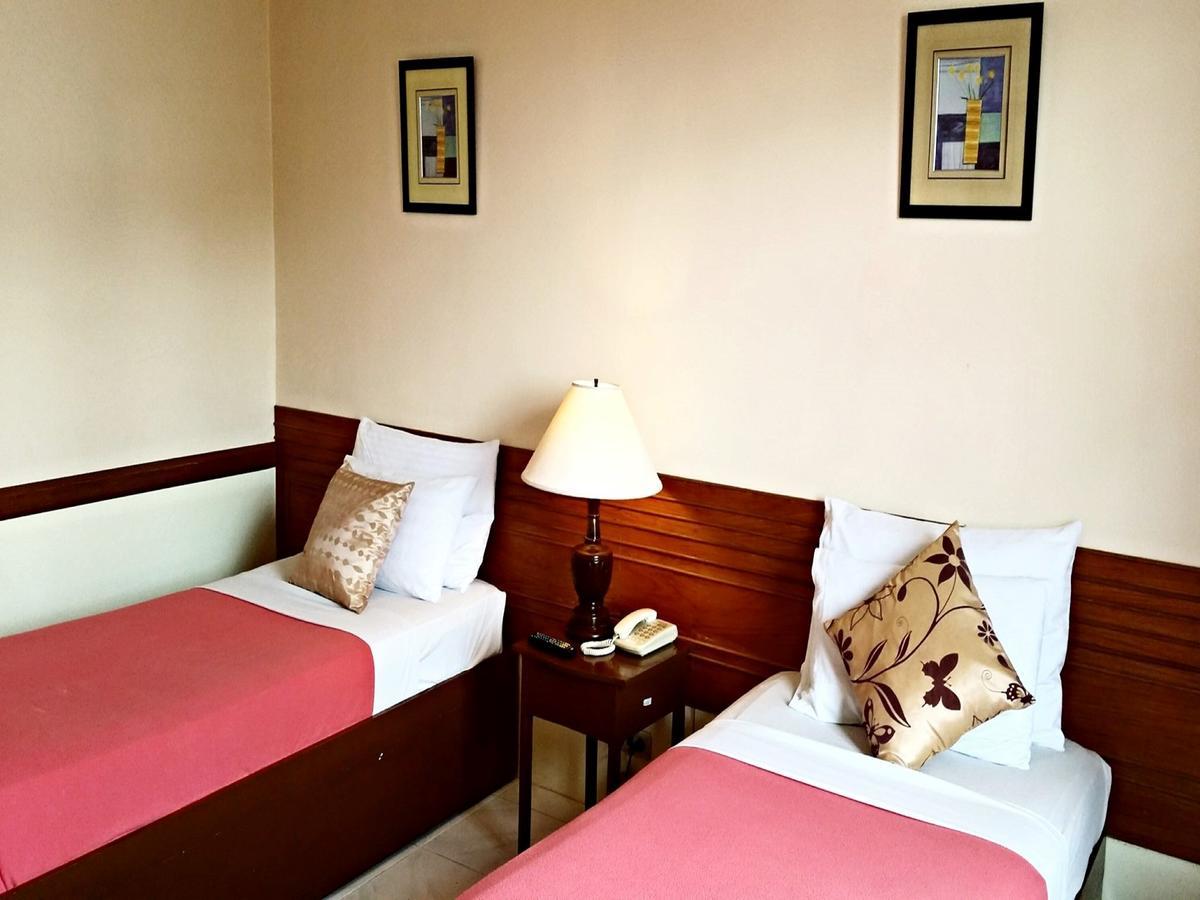 La Parilla Hotel Cabanatuan City Екстериор снимка